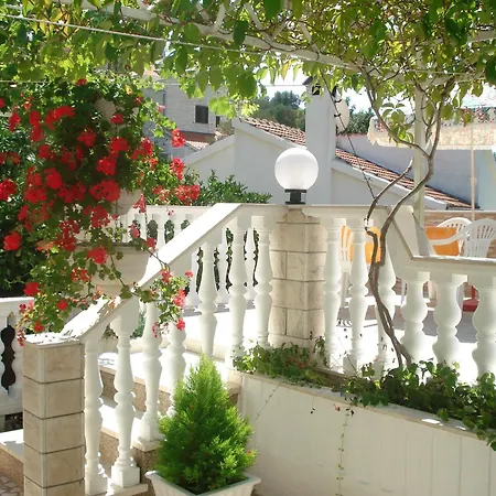 In 100m From The Sea Apartamento Vinišće